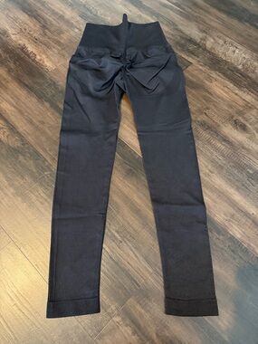 High Waist Black Leggings with Ruched Back Detail